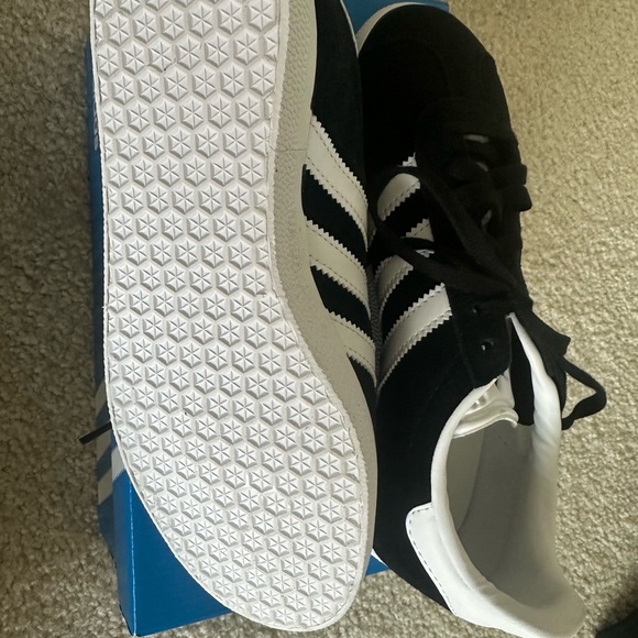 New in box Adidas original gazelles - Picture 4 of 4